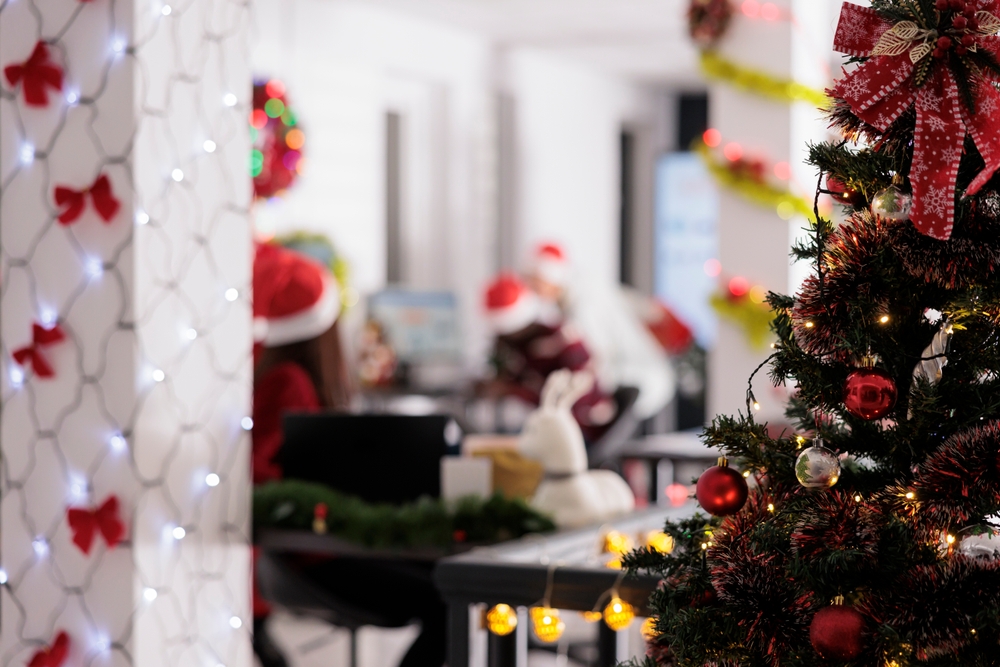 Day Porter Services to Enhance Your Knoxville Office During the Holiday Season